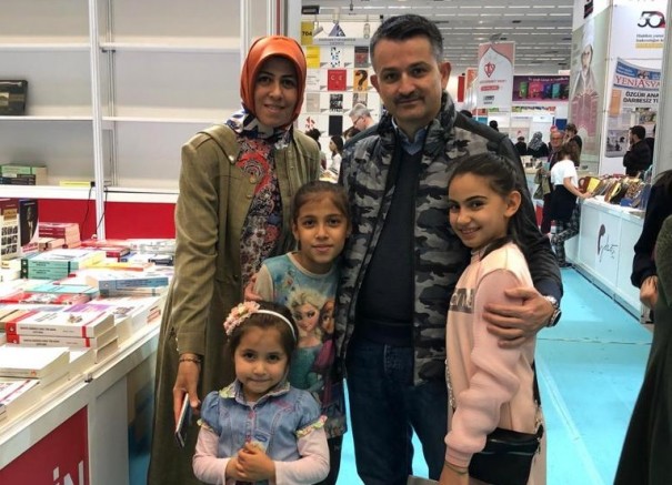 Bakan Pakdemirli Ankara Kitap Fuarını Ziyaret Etti